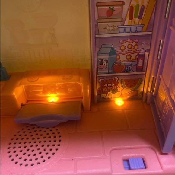 Little People Surpise and Sounds Dollhouse - Picture 5 of 6